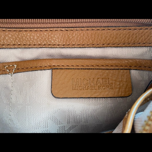 Micheal Kors Handbag - Picture 7 of 10